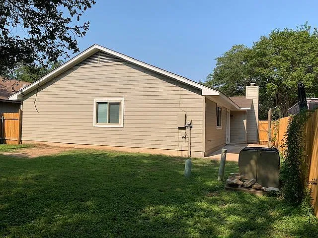 3 bed, 1307 sqft, $1,995 — Photo 3
