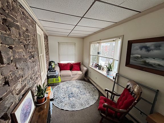 2nd image of 915 E Butler Pike Floor 2