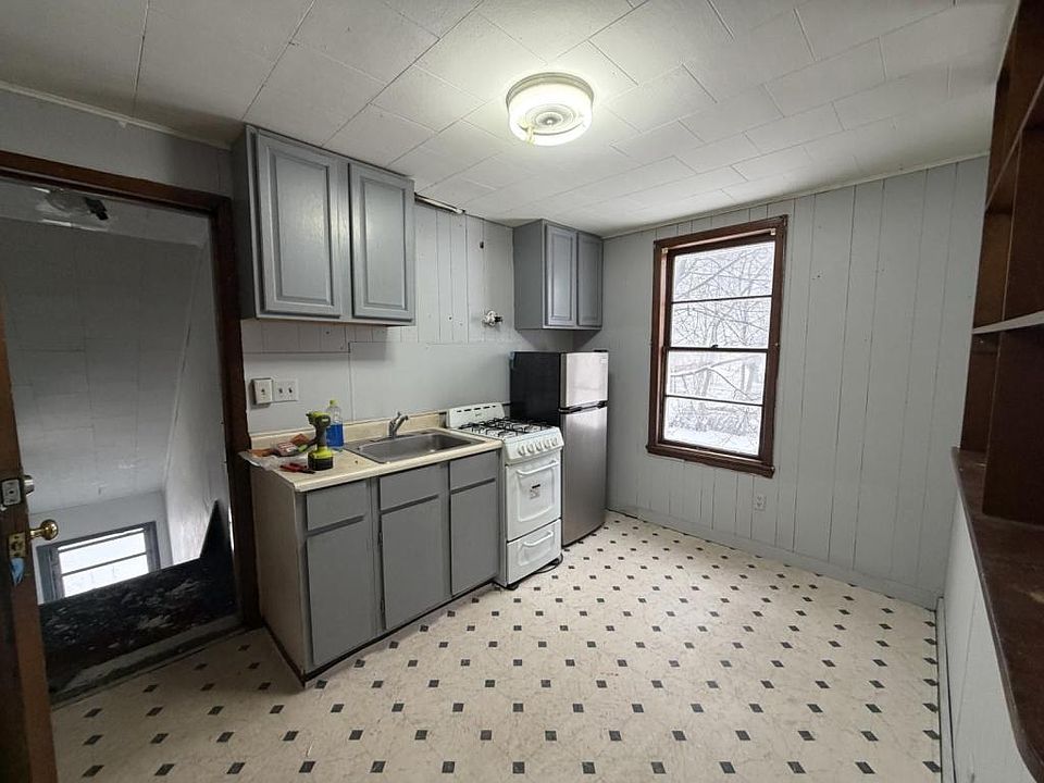 1st image of 709-711 Oswego St APT 10