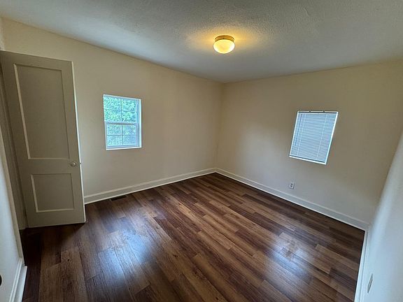 5th image of 25 Maysville Ave