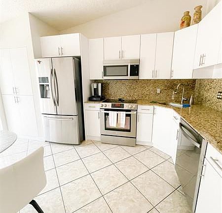 5th image of 5625 Biscayne Dr