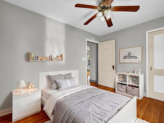5th image of 207 W Franklin St