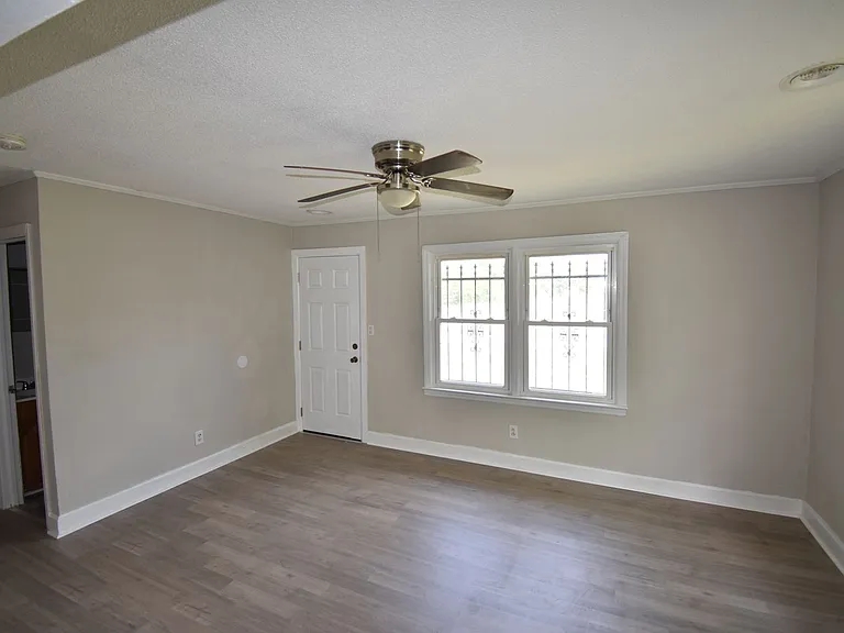 1527 McArthur Rd — Photo 5