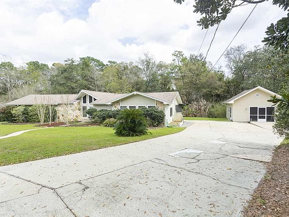 3rd image of 8720 Thunderbird Dr