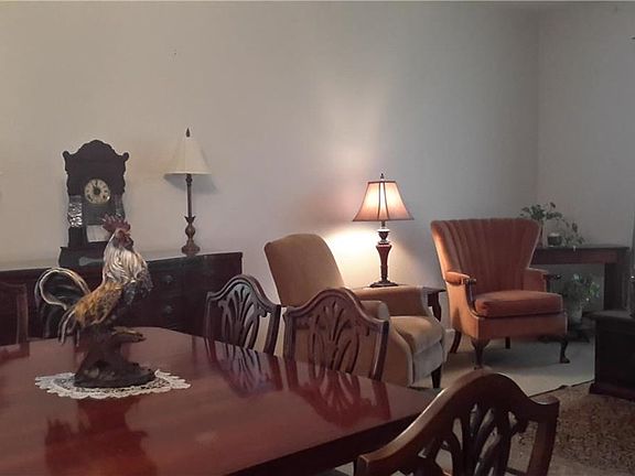 4th image of 915 Glenwood Ln
