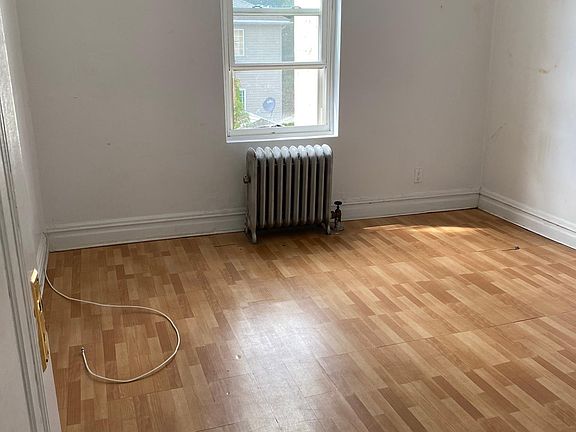 2nd image of 2549 Colden Ave APT 2