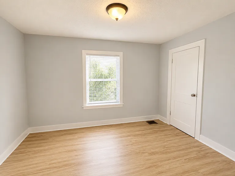 1044 Muskegon Ave NW — Photo 8