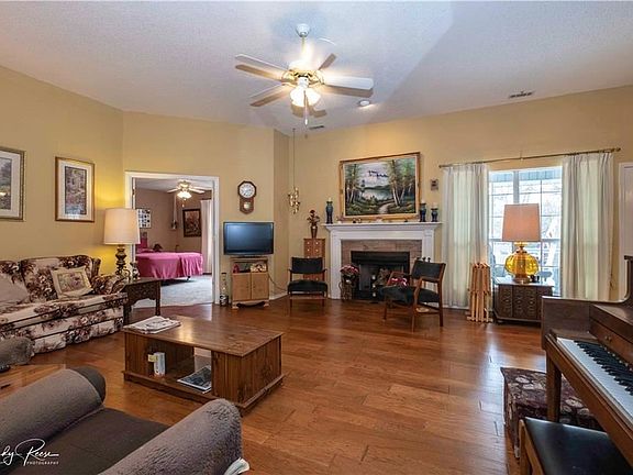 2nd image of 41 Tewkesbury Circle Dr