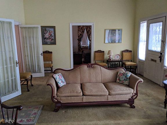 3rd image of 413 E Winthrope Ave