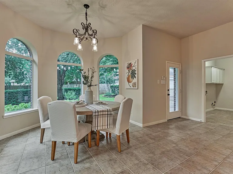6615 Haughton Dr — Photo 29