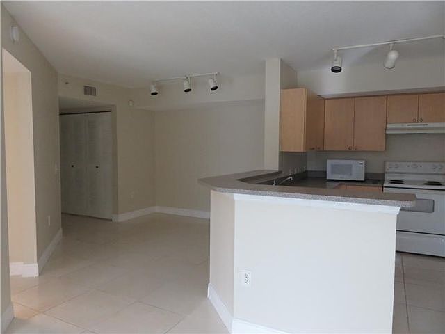1st image of 1103 Villa Ln #1103