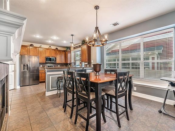 5th image of 909 Hayden Ln