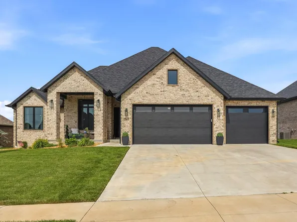 1523 N Meadowood Avenue, Springfield, MO 65802