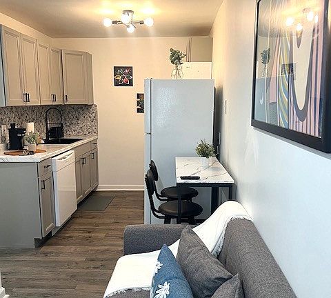 5th image of 977 W Grant St #A