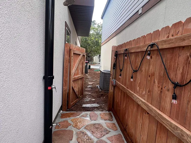 2222 Brooke St — Photo 36