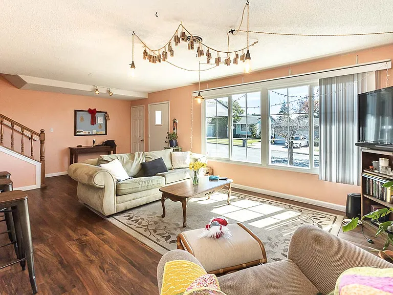 512 Dartmouth Dr — Photo 3