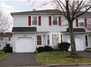 14 Hickory Ct, Middlesex, NJ 08846