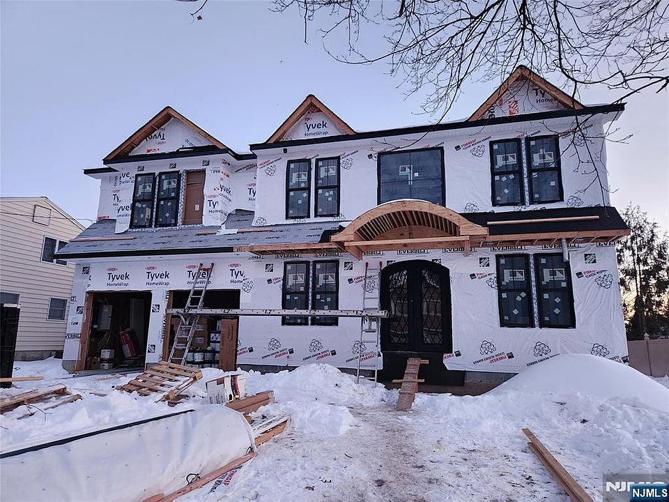 1st image of 86 Azalea St