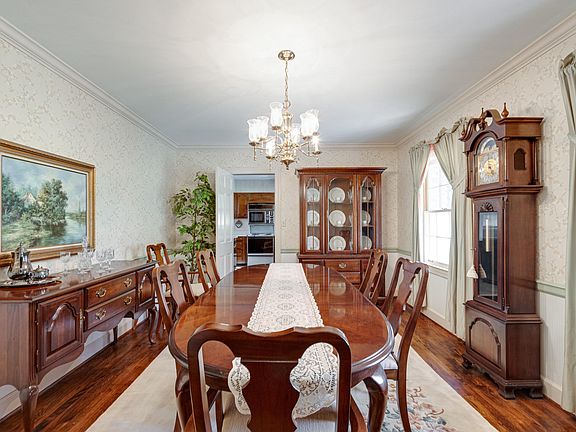 5th image of 1017 Cumberland Rd