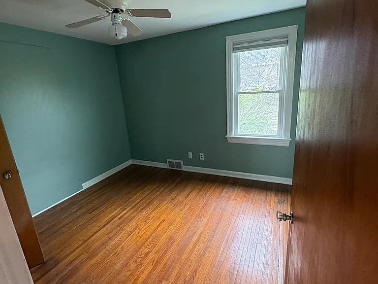 5295 Broadway St #1 — Photo 3