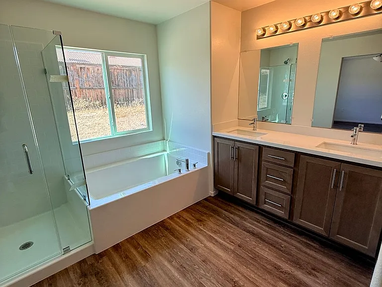 11705 Sebastian Rd — Photo 28
