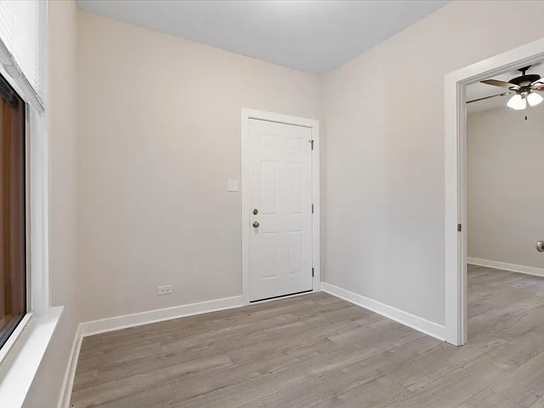 2742 N Seminary Ave #CH2 — Photo 12