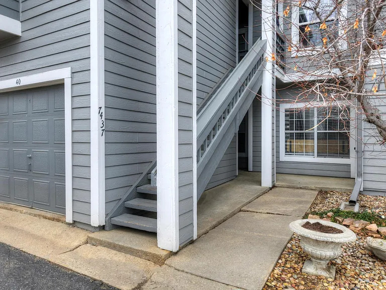 7437 Singing Hills Dr — Photo 9