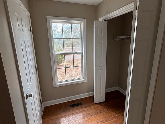 4th image of 26 Foxtail Ln