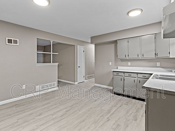 4th image of 220 Connolly Dr