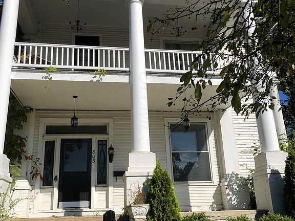 3rd image of 805 Fairmont Ave