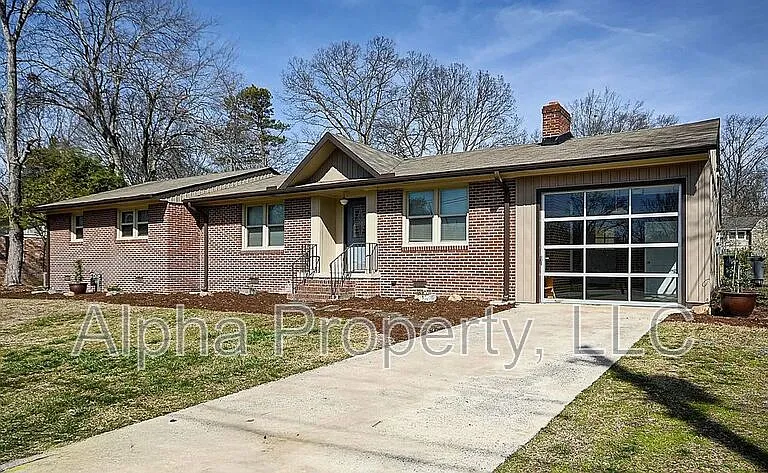 21 Lisa Dr — Photo 2