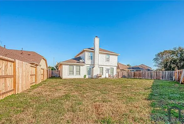 4 bed, 2416 sqft, $2,000 — Photo 4