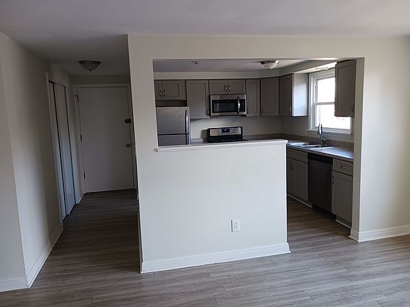 5th image of 35 Joseph Dr APT A