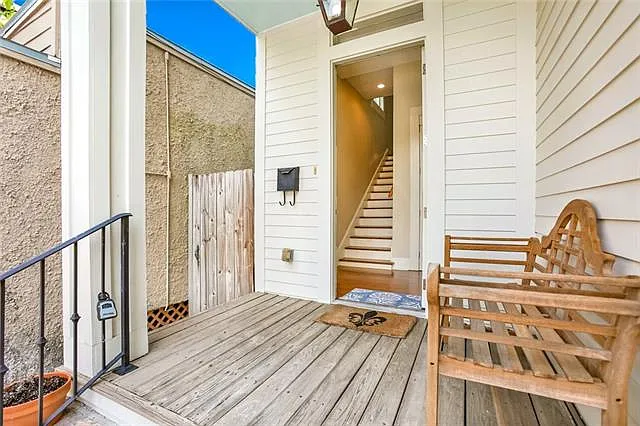 3 bed, 3.0 bath, 1850 sqft, $3,200 — Photo 3