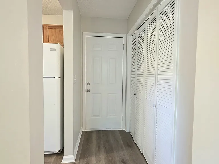 232 Hampton Dr — Photo 13