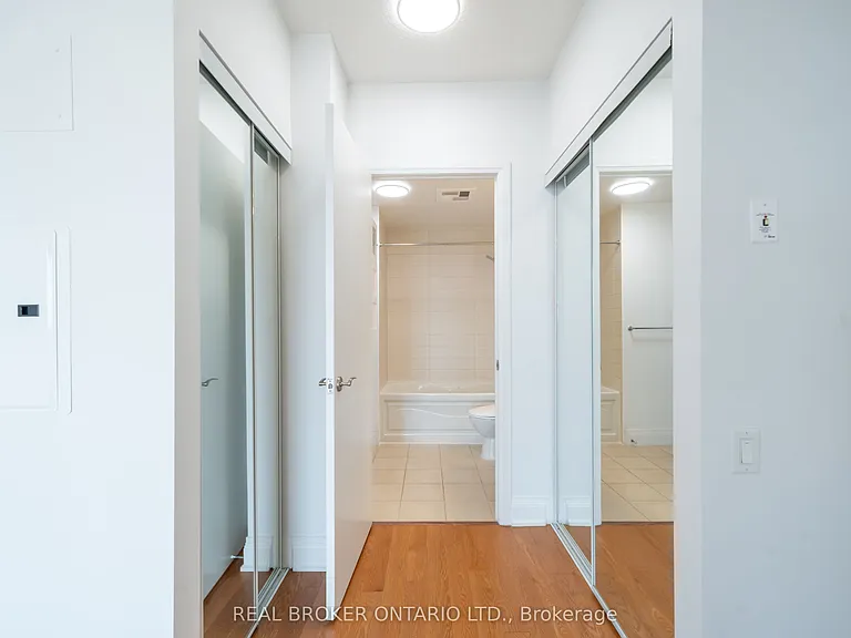 2191 Yonge St #4403 — Photo 15