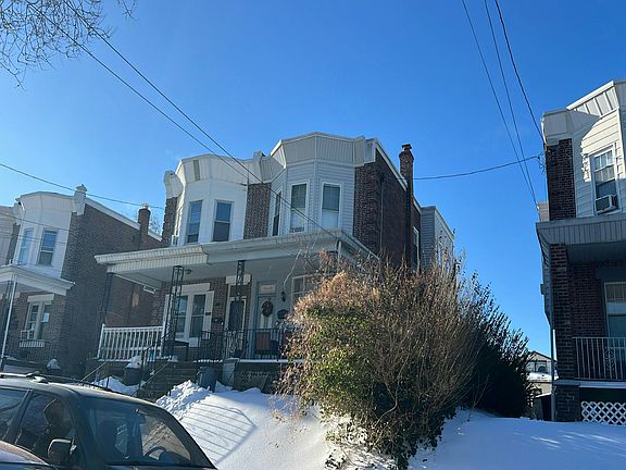 2nd image of 320 Gilham St