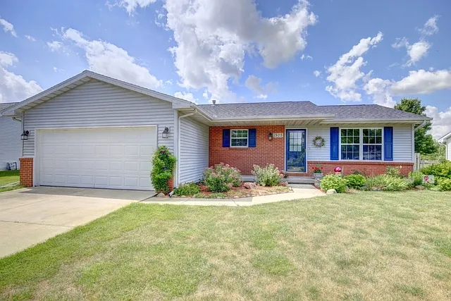 1505 E Grand Ave photo 1