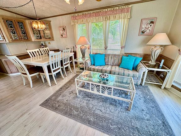 5th image of 2145 Nettles Blvd #Id1537508p