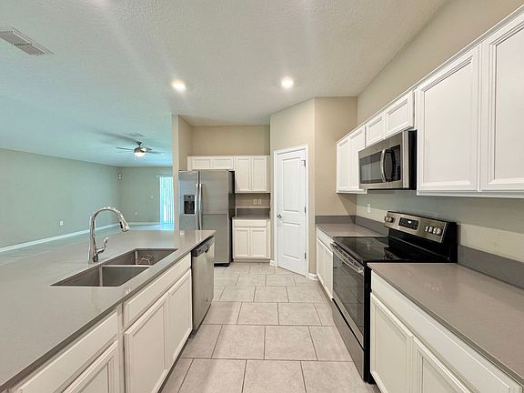 4th image of 112 Pershing St