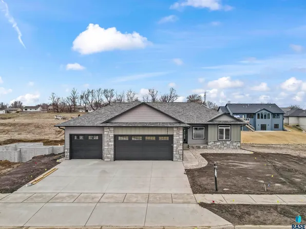 2205 S Red Oak Ave, Sioux Falls, SD 57110