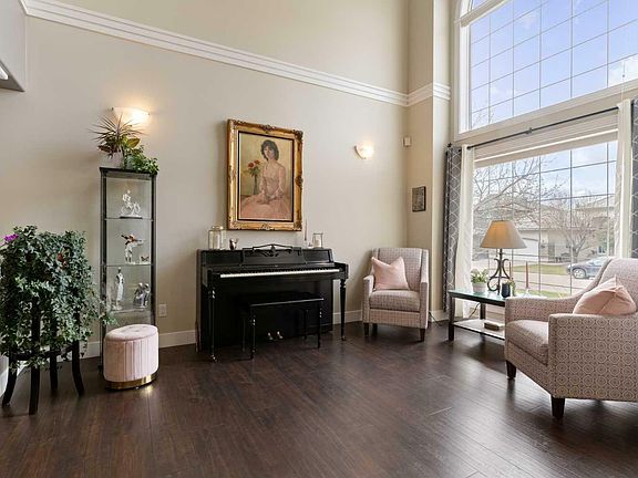 4th image of 210 Panorama Hills Bay NW