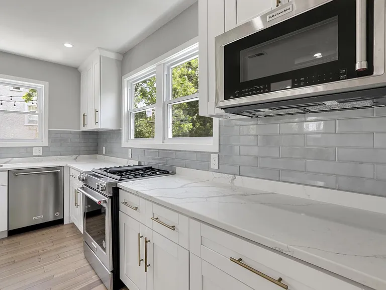 2235 Quincy St NE — Photo 11