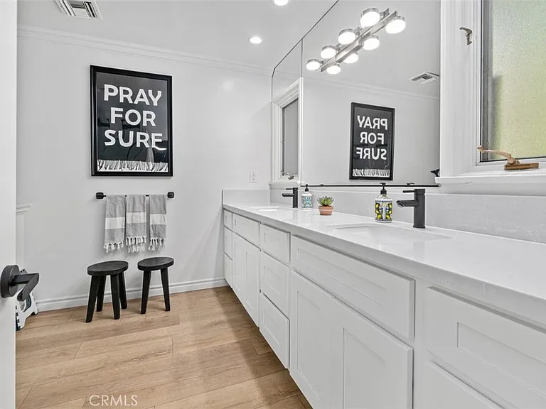 600 Cliff Dr — Photo 43