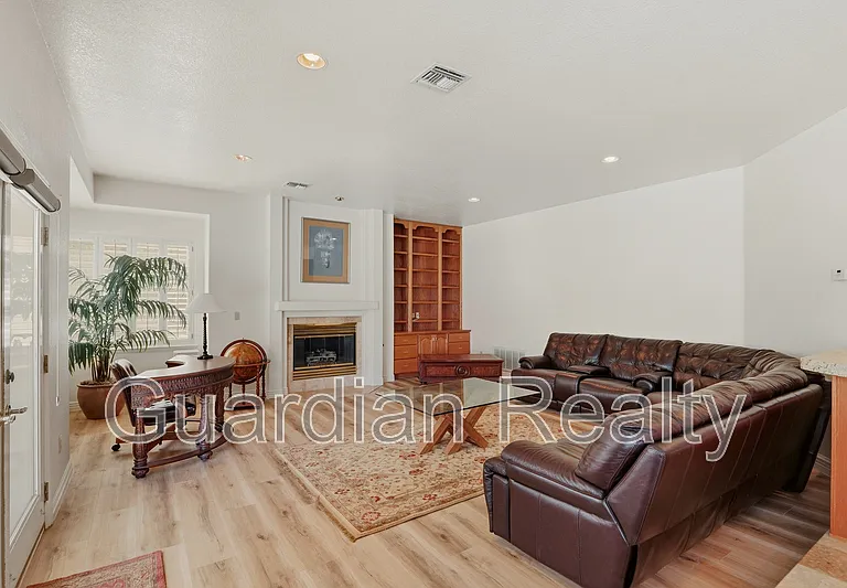 1888 Woodhaven Dr — Photo 9