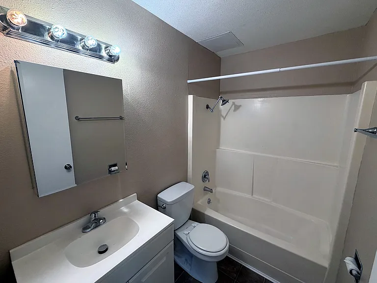1913 33rd Ave #1 — Photo 8