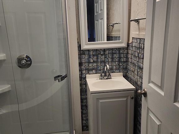 4th image of 113 S Lake St