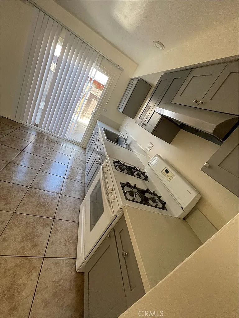 2 bed, 800 sqft, $1,675 — Photo 2