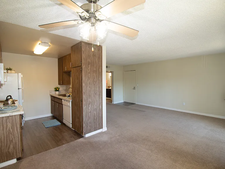 Gold Coast Apartments — Photo 22