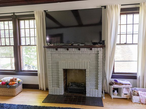 5th image of 317 E Hewitt Ave